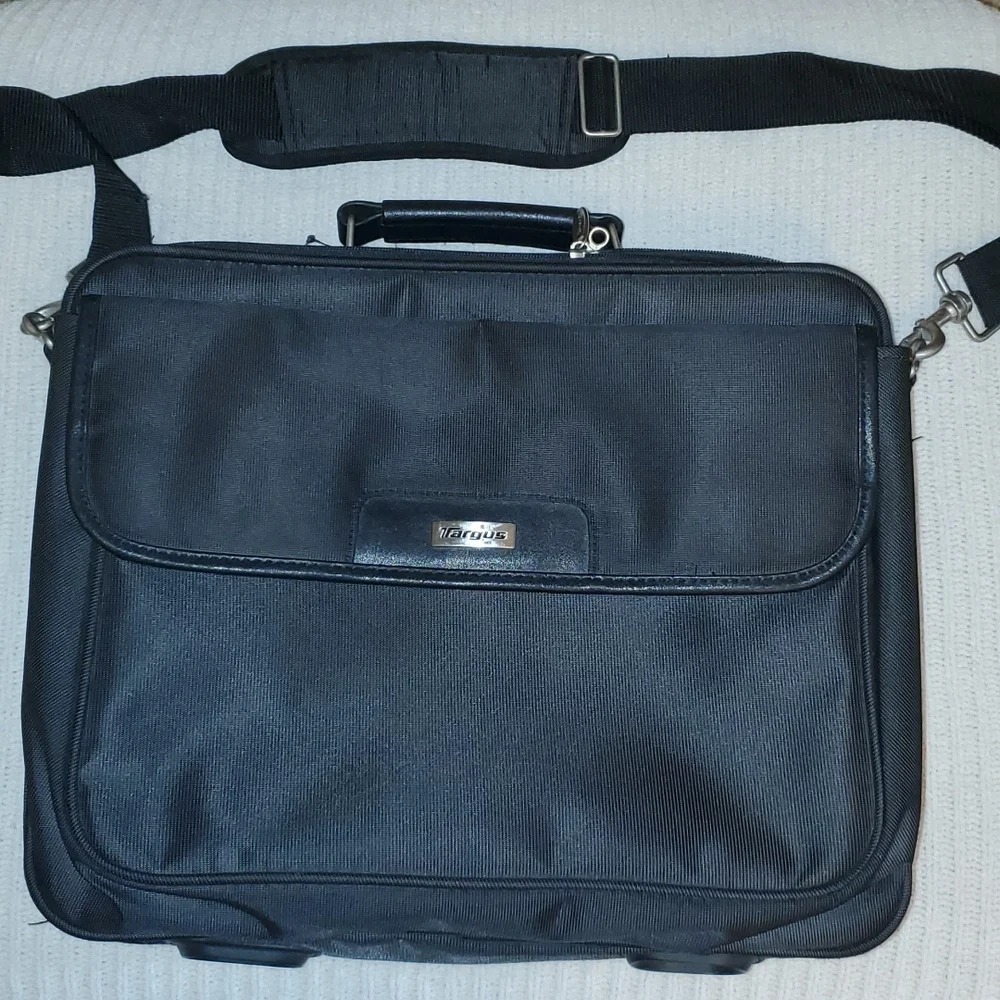 Targus Corporate Traveler Briefcase/Laptop Case